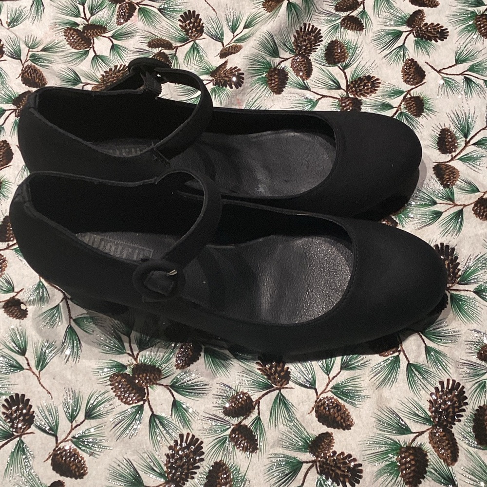 Elegant Black Women's Heels - Picture 3 of 6